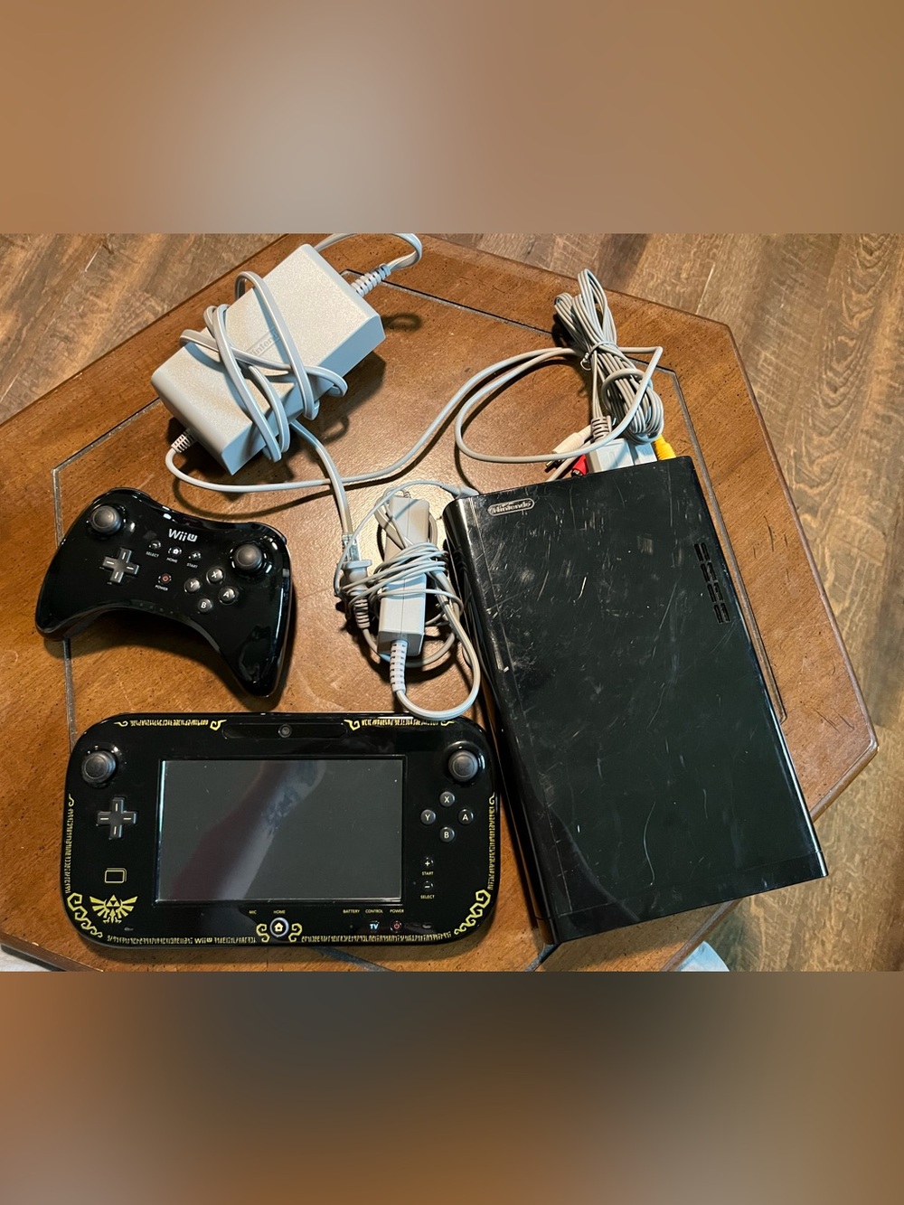 Wii U Game Console Legend of Zelda Wind Waker Gamepad Controller and game